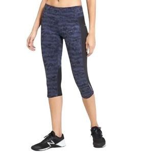 Athleta Dobby Be Free Dapple Knicker Crop Leggings